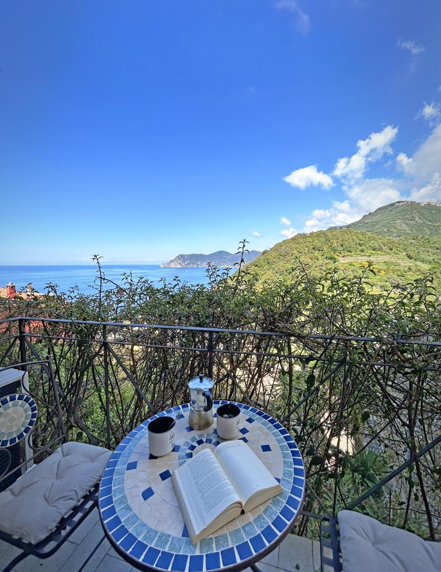 Pietra Azzurra, Newly Renovated Apartment Corniglia Ngoại thất bức ảnh